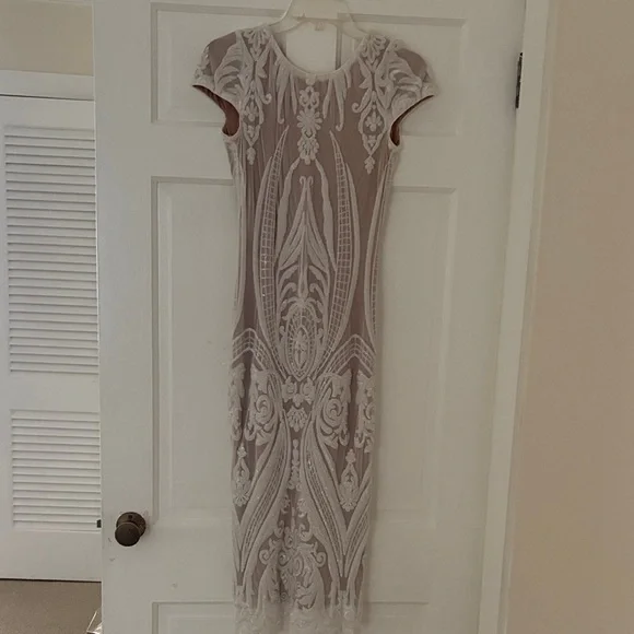 Dress the Population Elegant White and Cream Embroidered Fitted Sheath Dress - Picture 4 of 13